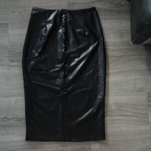 Elegant Black Faux Leather Pencil Skirt